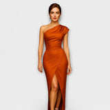 Elegáns aszimmetrikus estélyi ruha