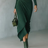 Lenora - Aszimmetrikus, ráncolt midi ruha magas nyakkal, sötétzöld