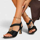 Yasmina - Elegáns szandál díszítő csattal